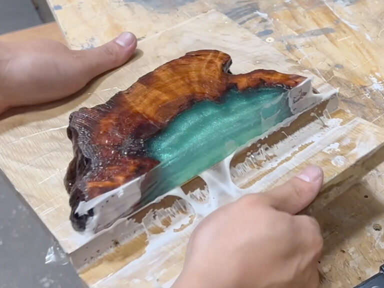 Making the Emerald Aurora and Luminous Timber Epoxy Resin Night Lamps pic 10