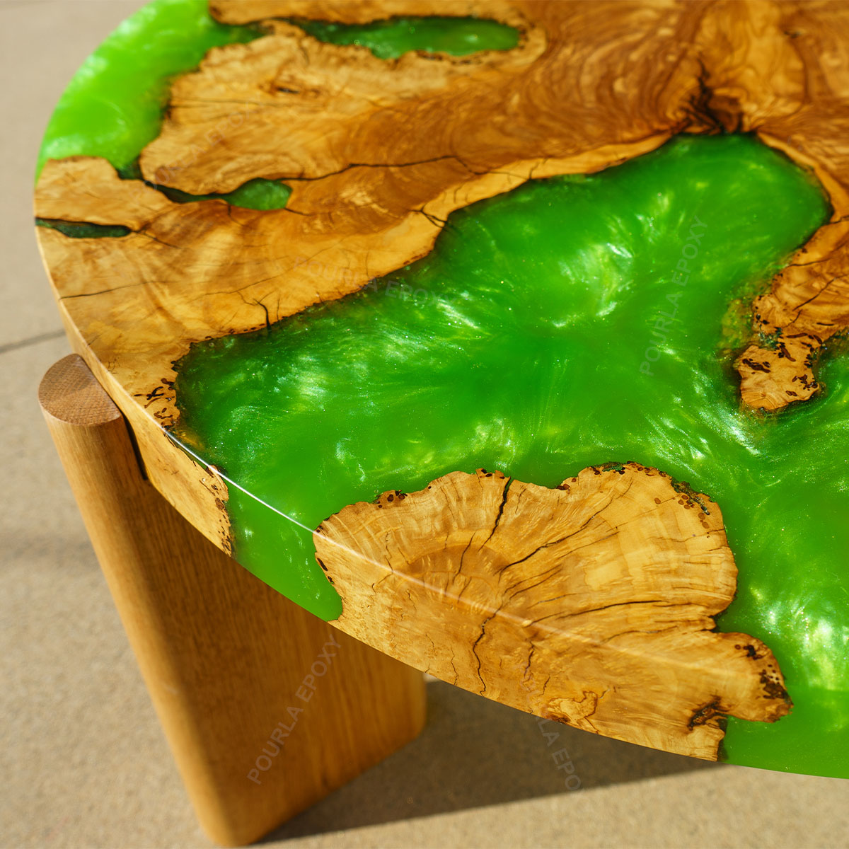 Green epoxy round coffee table made with oliverwood and pourla deep pour epoxy resin